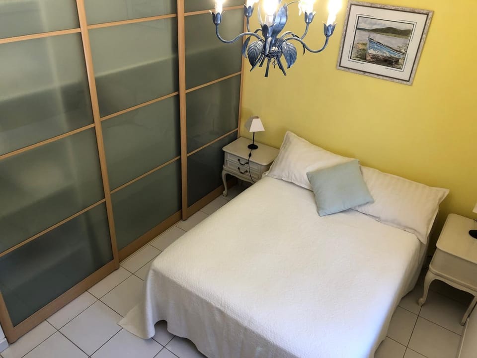 Property building, Bed, Photo of the whole room, Bedroom, wardrobe