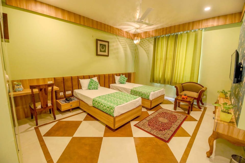 Photo of the whole room, Bedroom