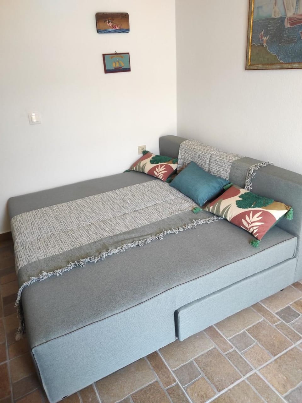 Bed, Living room, Seating area