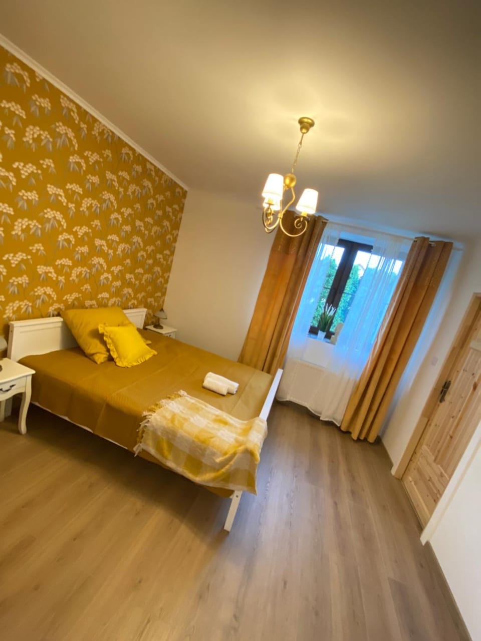 Bed, Living room, Photo of the whole room, Bedroom