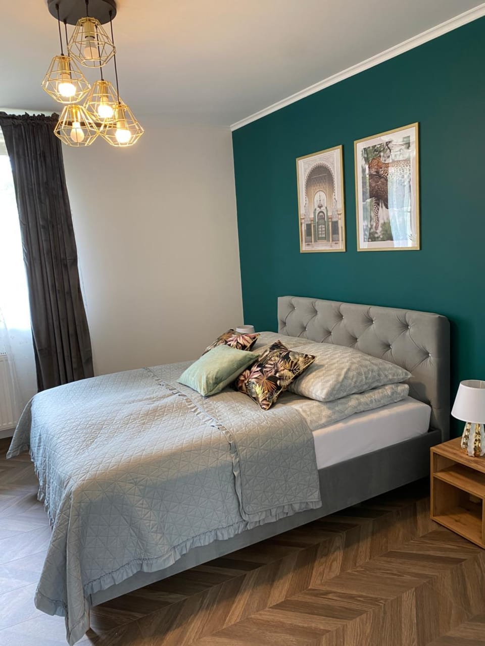 Bed, Living room, Photo of the whole room, Seating area, Bedroom