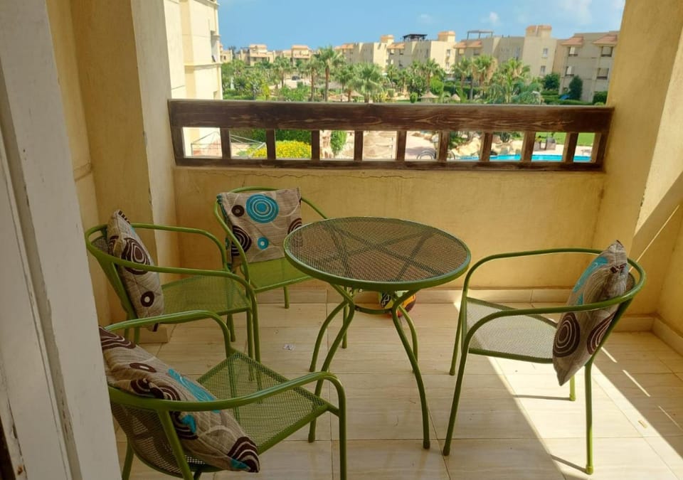 Day, View (from property/room), Balcony/Terrace, Seating area, Dining area, Pool view