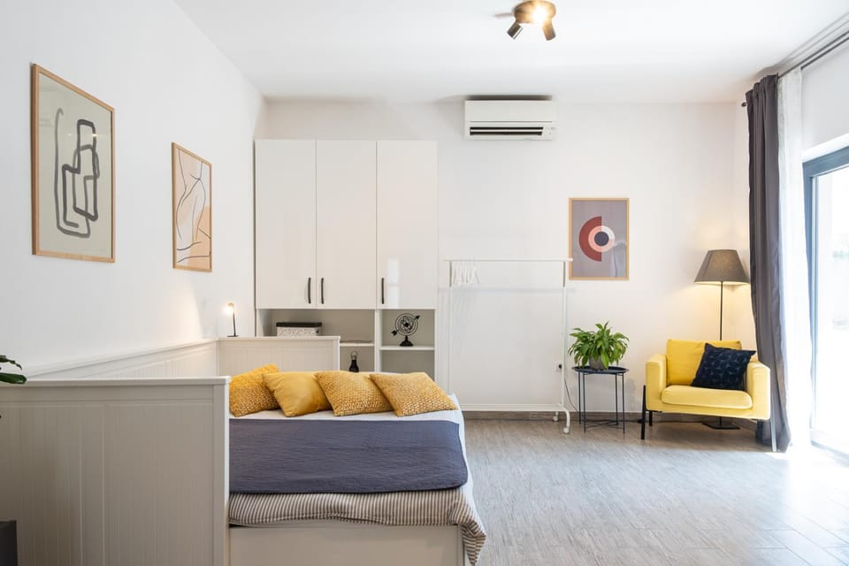 Studio Apartment Les - 4 min walk from amphiteatre Apartment in Pula