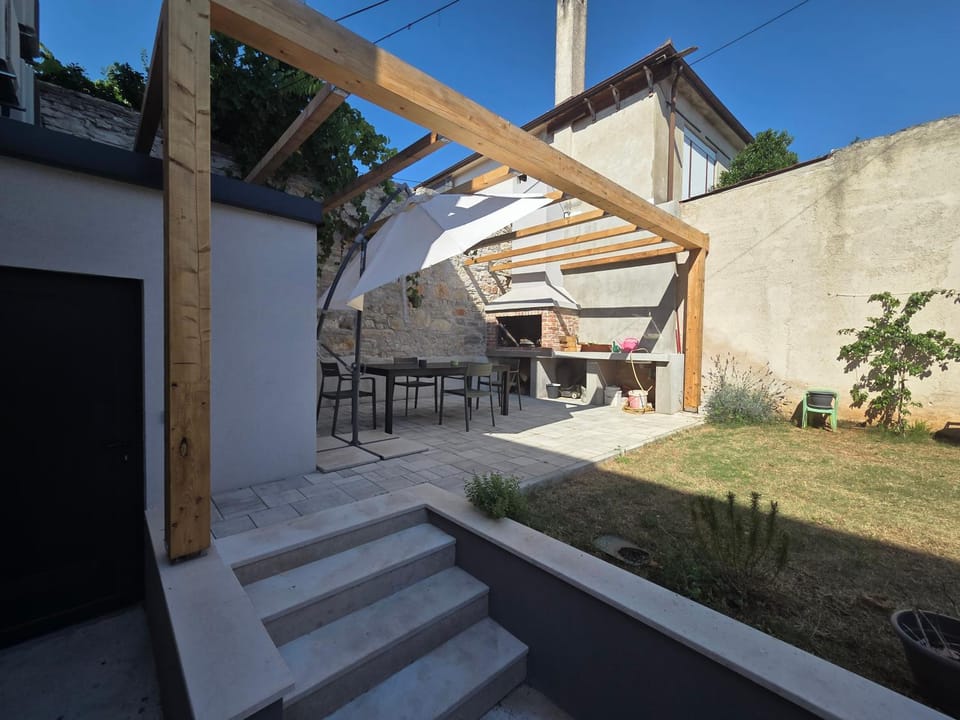 Studio Apartment Les - 4 min walk from amphiteatre Apartment in Pula