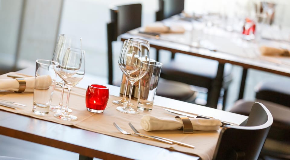 Restaurant/places to eat, Food and drinks, Dining area, Food, Drinks, Alcoholic drinks