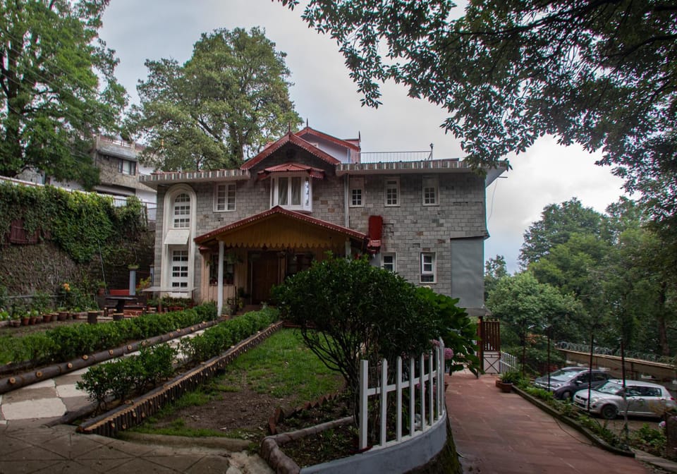 Property building, Garden, Parking