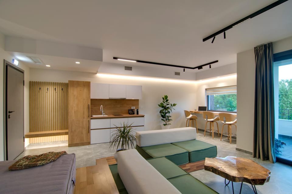 Bed, Seating area, kitchen
