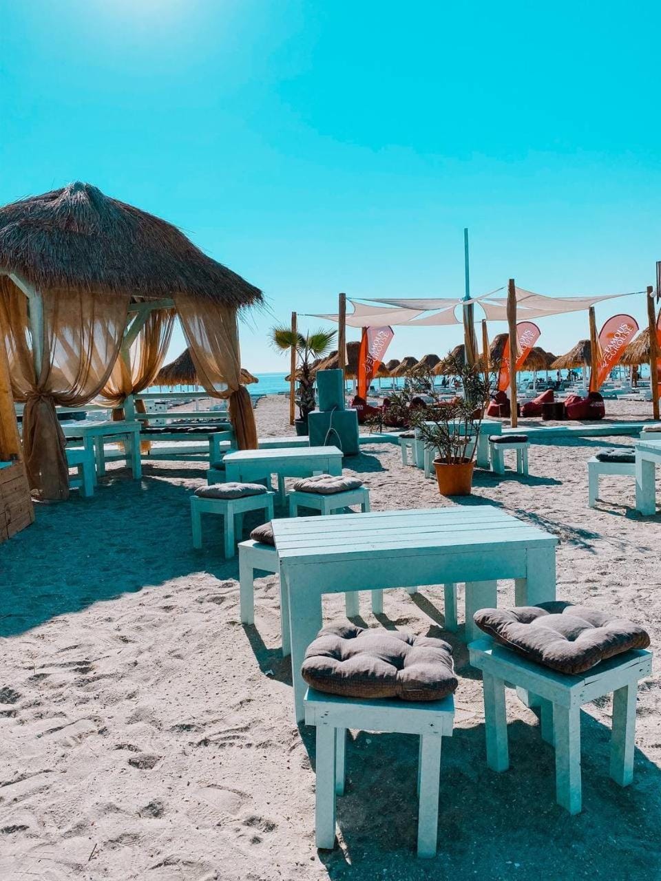 Restaurant/places to eat, Beach