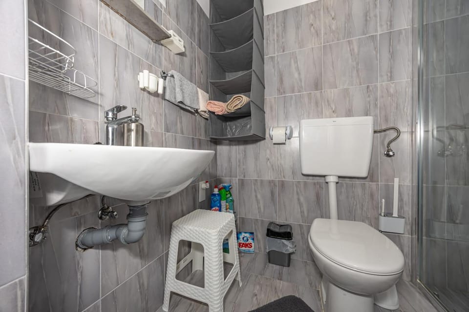 Shower, Bathroom, towels