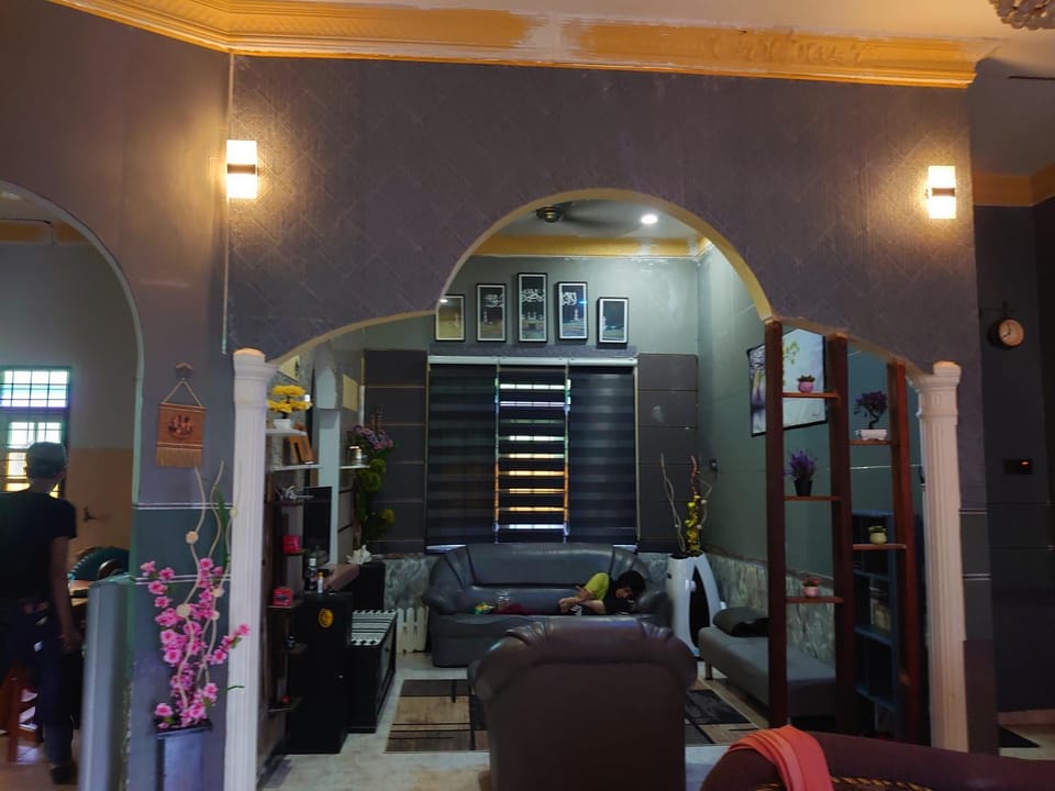 Seating area, Internal: Not applicable to any particular room