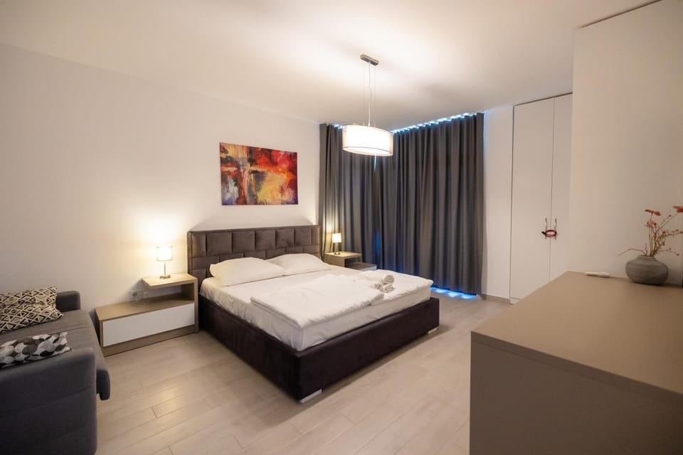 Photo of the whole room, Bedroom, wardrobe