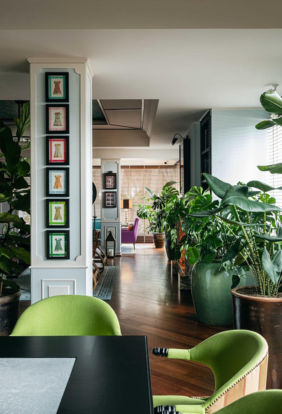 Restaurant/places to eat, Lounge or bar