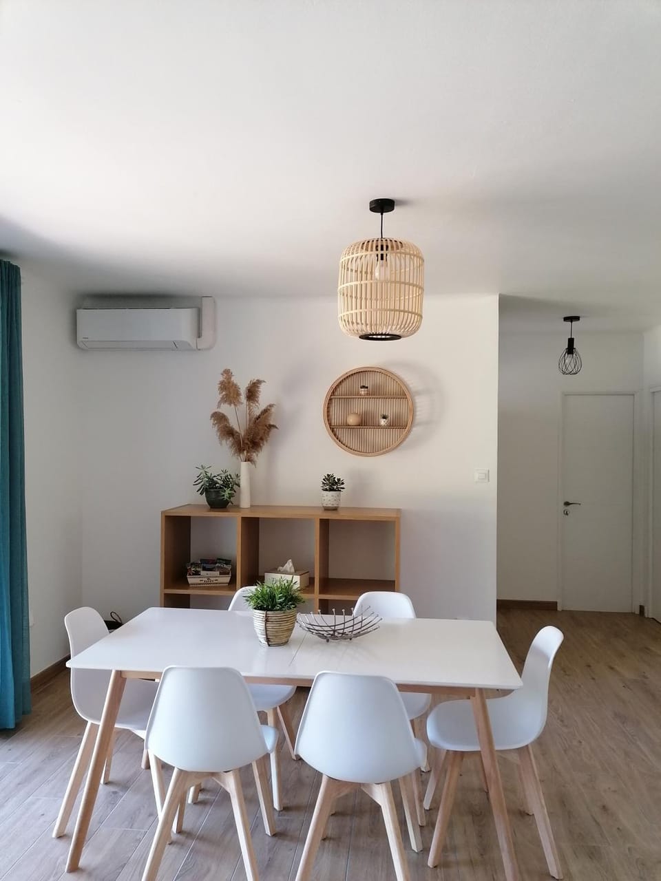 Living room, Dining area, air conditioner