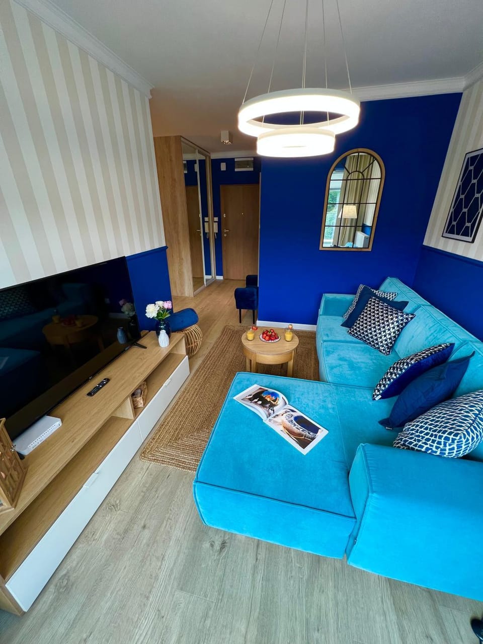 TV and multimedia, Seating area