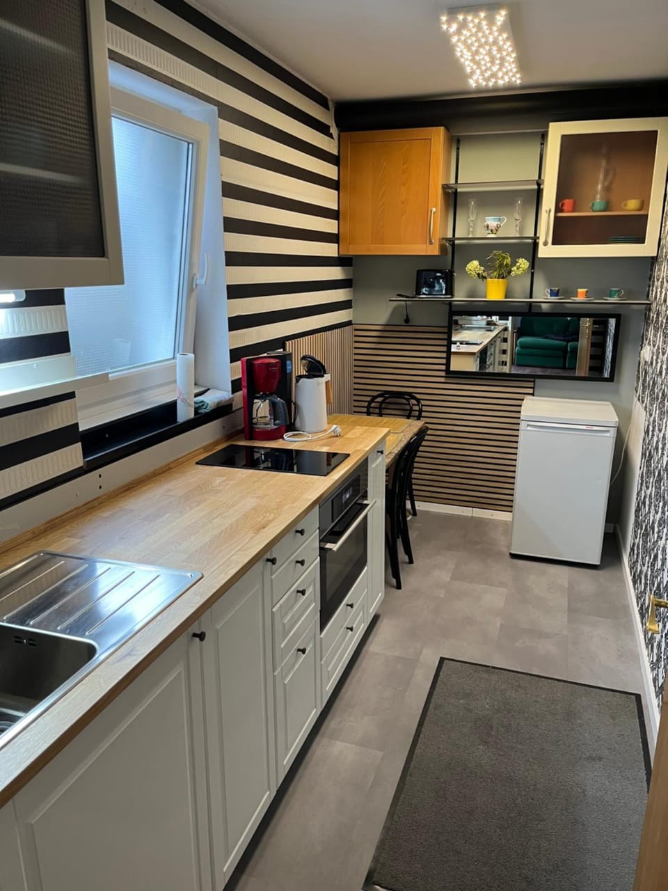 Seating area, kitchen
