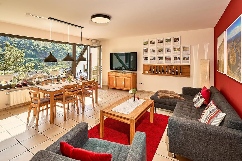 Natural landscape, TV and multimedia, View (from property/room), Living room, Photo of the whole room, Seating area, Dining area