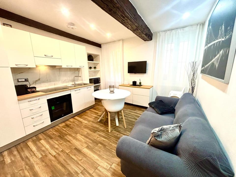 Kitchen or kitchenette, Living room, Dining area, oven, stove