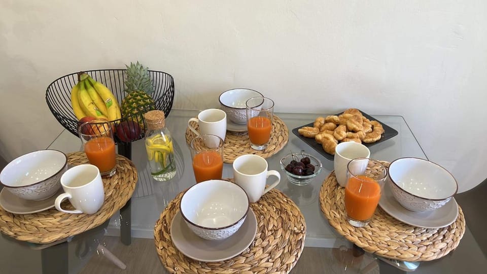 Coffee/tea facilities, Food and drinks, Food, Breakfast, Continental breakfast, Drinks