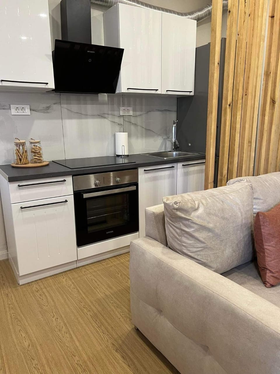 Kitchen or kitchenette, pet friendly, stove
