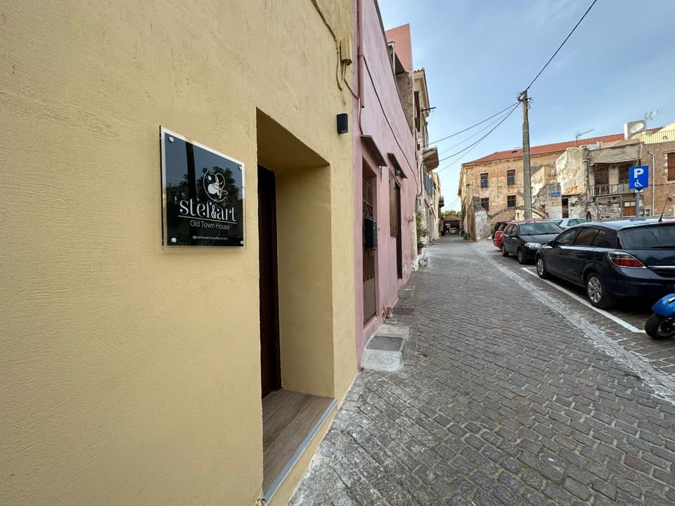Property building, Neighbourhood, Street view, Location, Parking