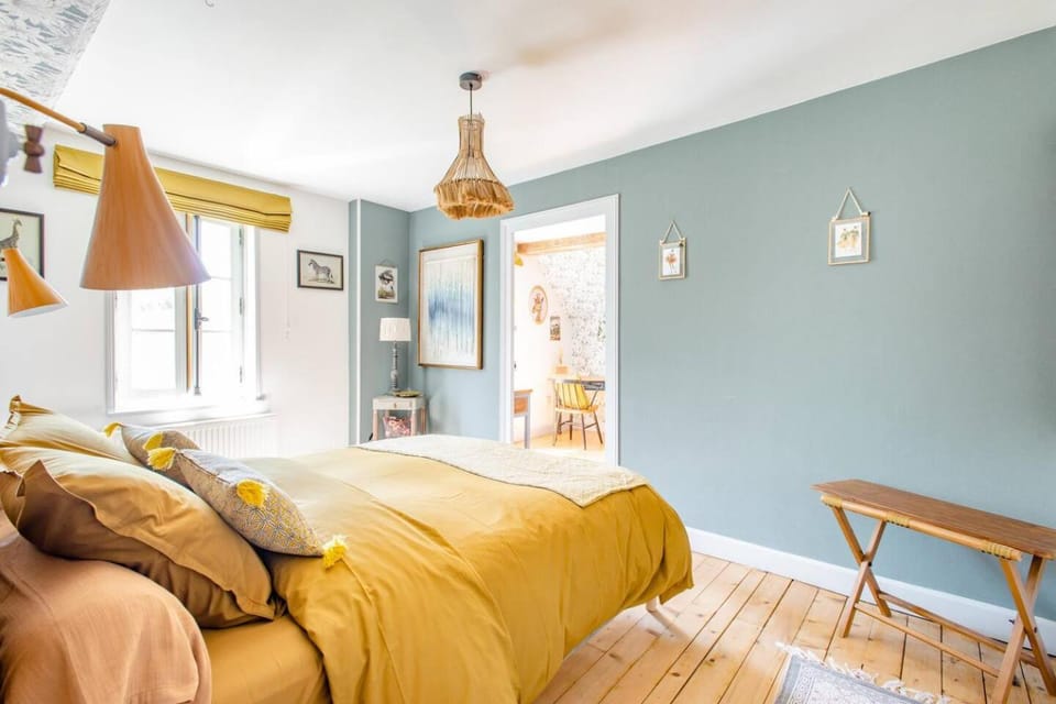 Living room, Photo of the whole room, Seating area, Bedroom