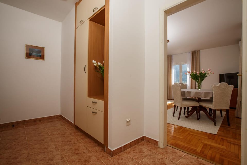 Seating area, wardrobe