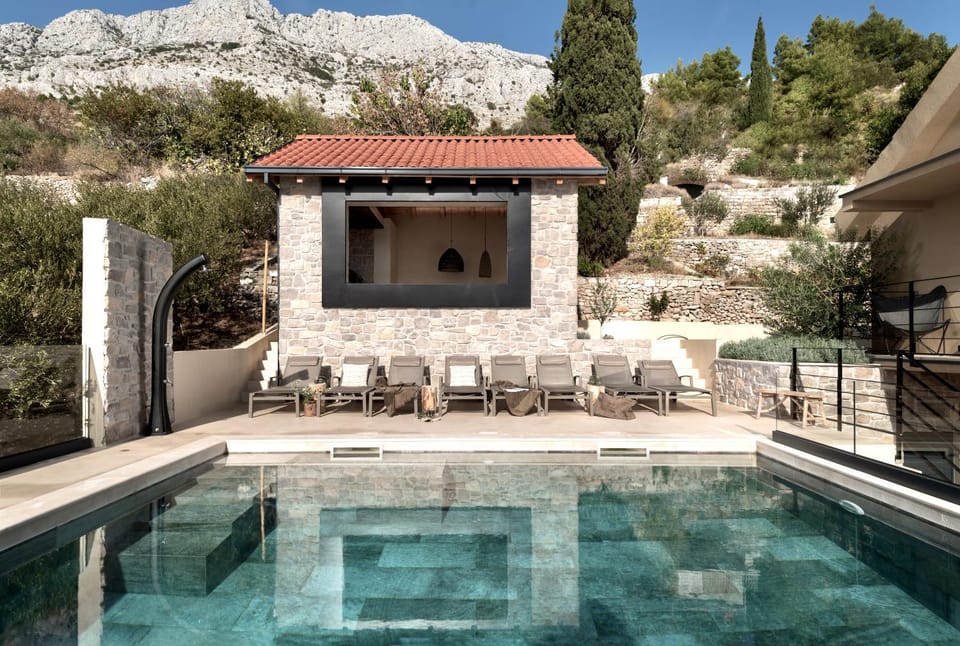 Swimming pool, sunbed