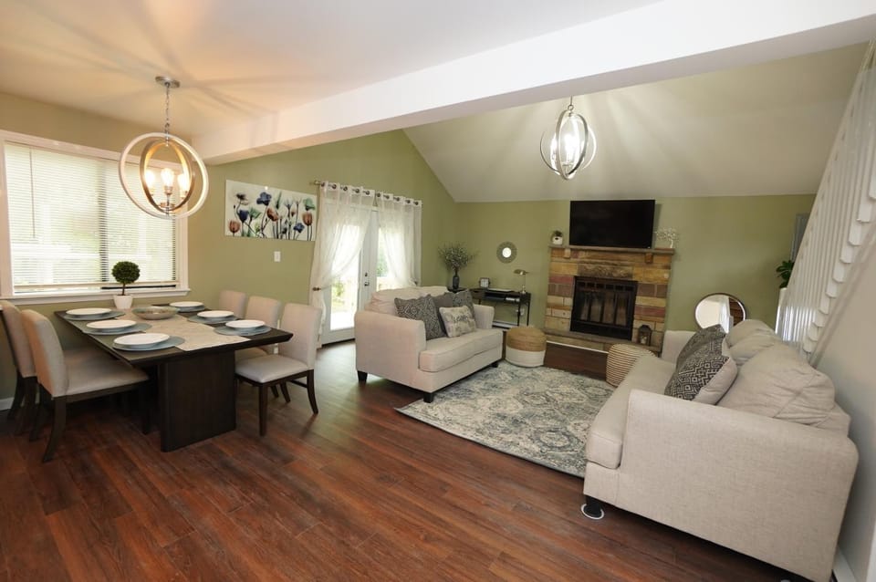 Living room, Seating area, Dining area, flat iron