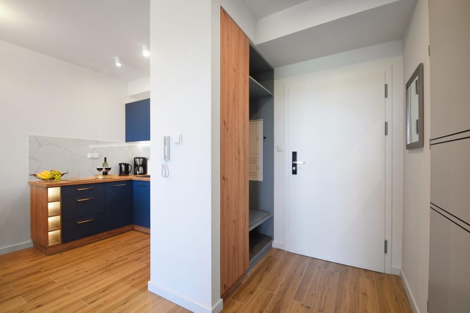 People, Balcony/Terrace, Kitchen or kitchenette, Other, Photo of the whole room, Decorative detail, Dining area, Landmark view, Swimming pool, fireplace, furniture, internet, locker, storage, toaster, washing machine, dryer