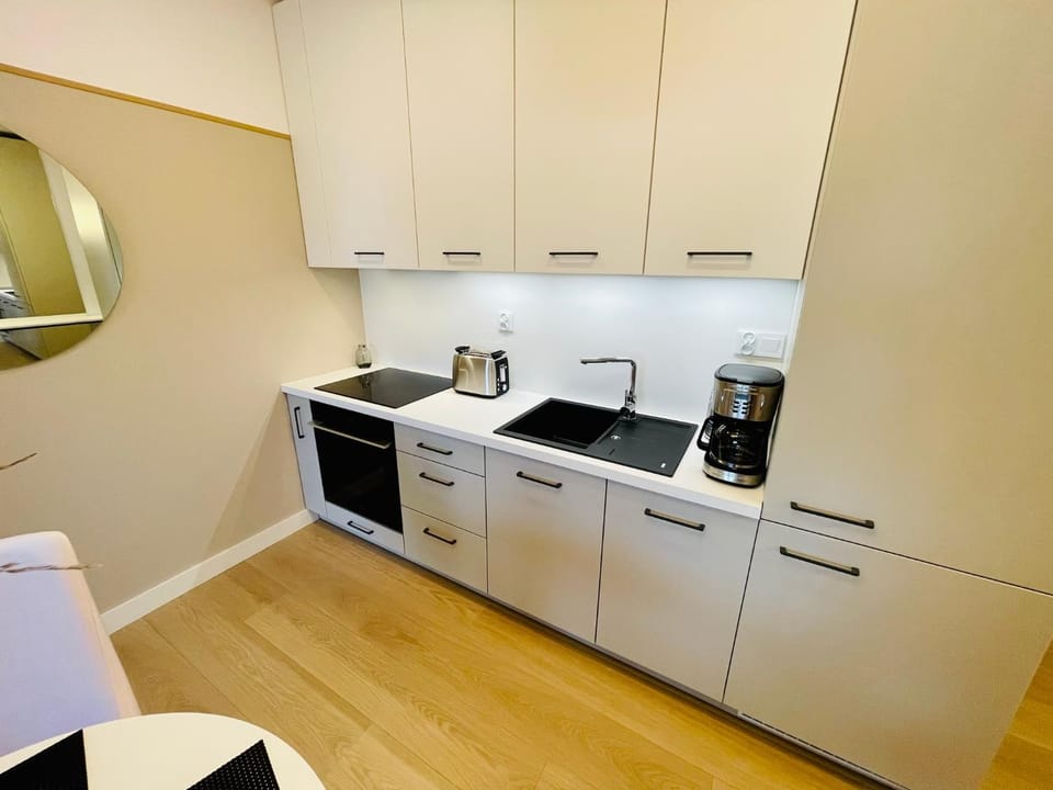 Property building, Coffee/tea facilities, Kitchen or kitchenette, Breakfast, microwave, minibar, pet friendly, stove, toaster, kitchen