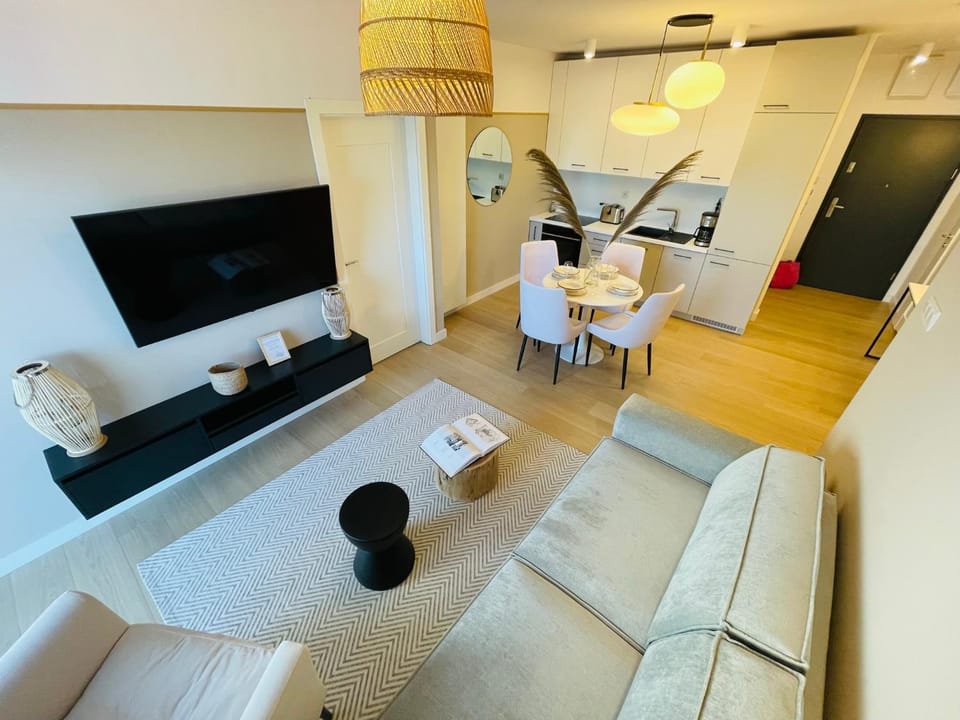 Property building, Photo of the whole room, Food, Guests, Meals, Breakfast, Lunch, Dinner, Drinks, children, older children, Family, locker, pet friendly, kitchen