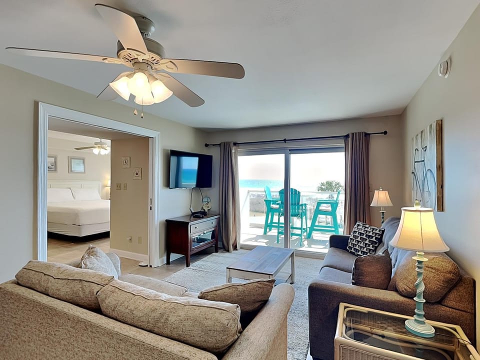 TV and multimedia, Balcony/Terrace, Living room, Seating area, Bedroom, Sea view, furniture
