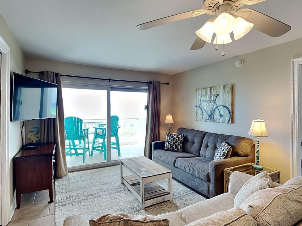 TV and multimedia, Balcony/Terrace, Living room, Seating area, Sea view, furniture