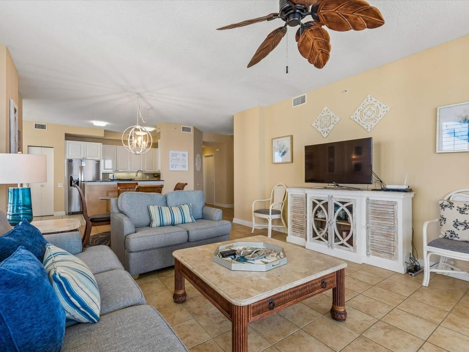 TV and multimedia, Kitchen or kitchenette, Living room, Seating area, furniture