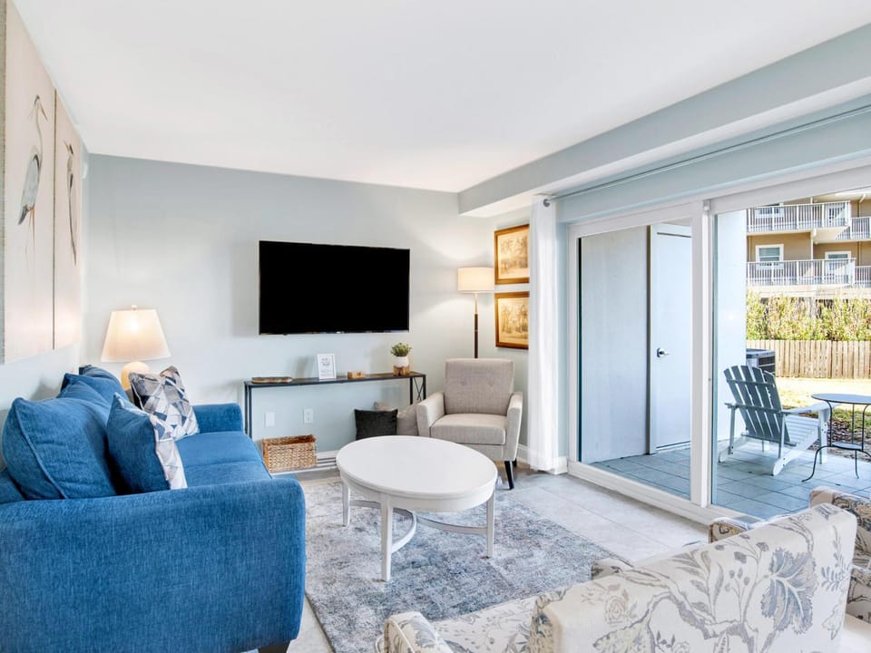 TV and multimedia, Balcony/Terrace, Living room, Seating area, furniture