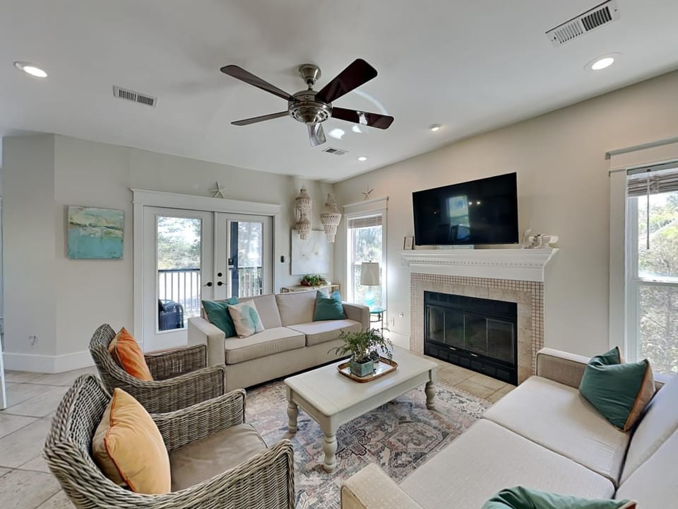 TV and multimedia, Living room, Seating area, fireplace, furniture
