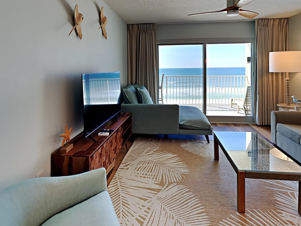 TV and multimedia, Balcony/Terrace, Living room, Seating area, Sea view, furniture