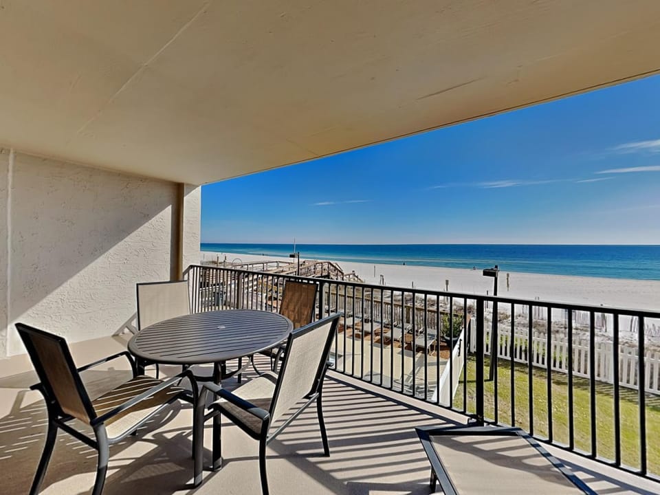 View (from property/room), Balcony/Terrace, Seating area, Beach, Sea view