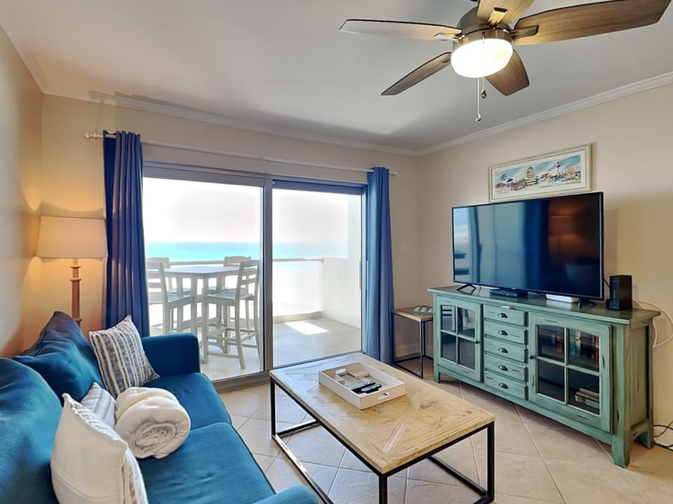 TV and multimedia, Balcony/Terrace, Living room, Seating area, Sea view, furniture