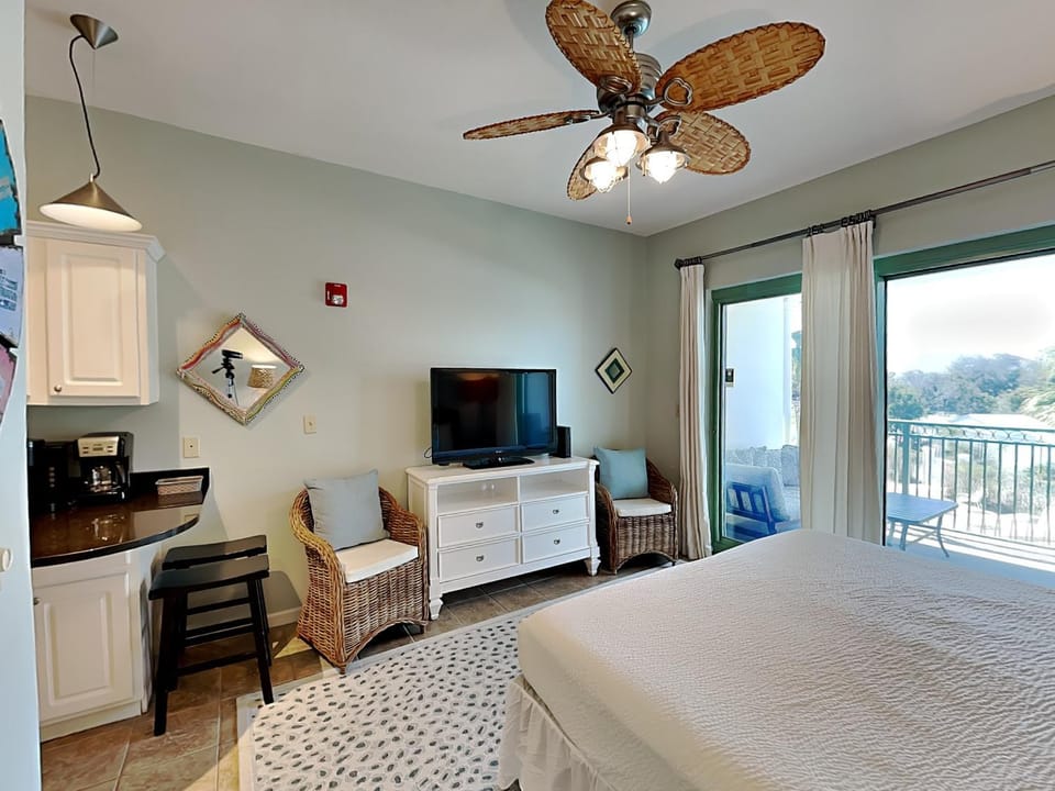 Bed, TV and multimedia, Balcony/Terrace, Seating area, Bedroom, Sea view, furniture