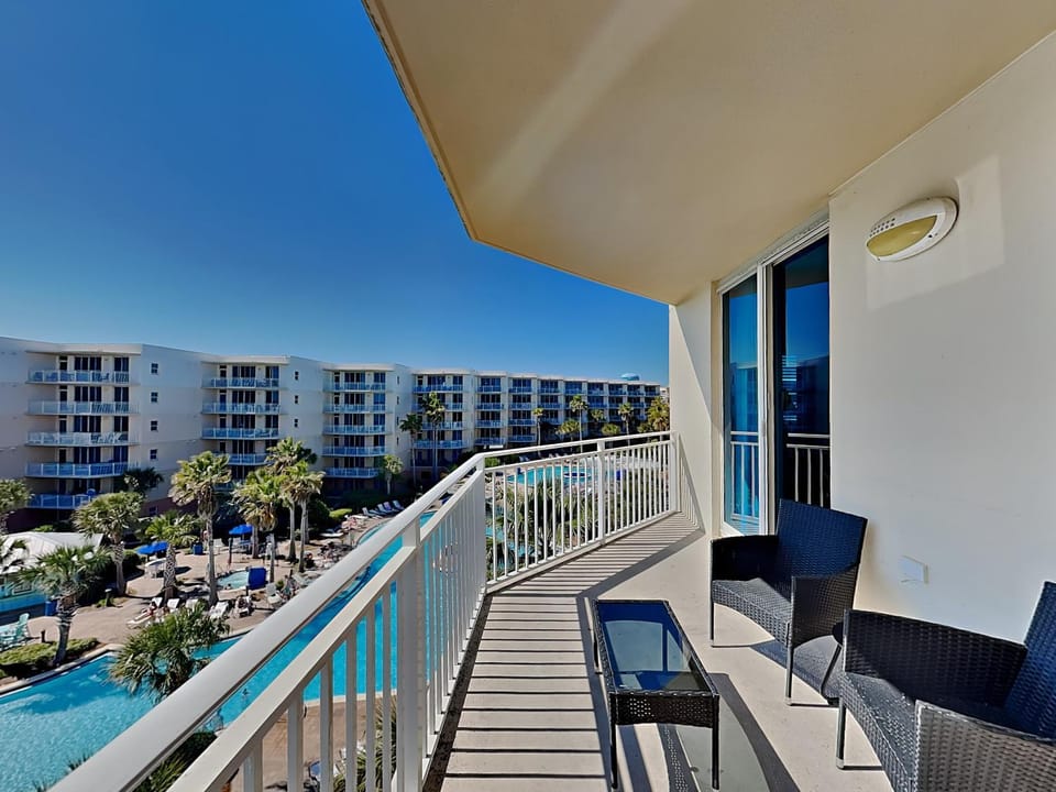 Balcony/Terrace, Seating area, Pool view, Swimming pool