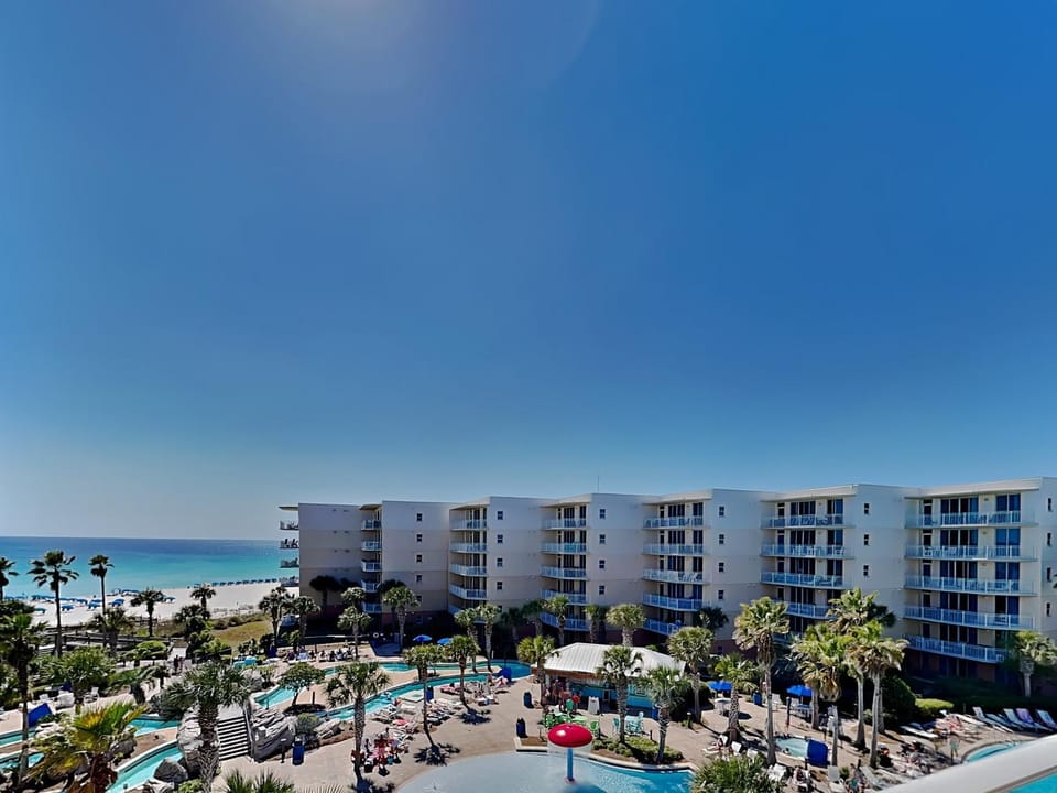 Property building, Bird's eye view, Garden, Beach, Area and facilities, Swimming pool