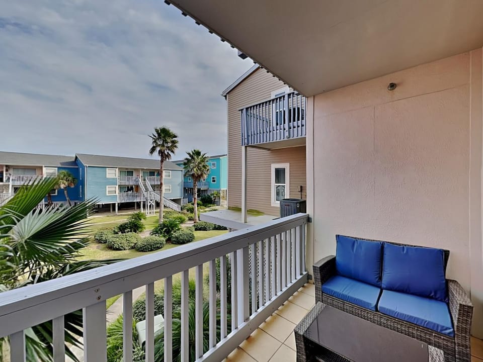 Neighbourhood, Balcony/Terrace, Seating area