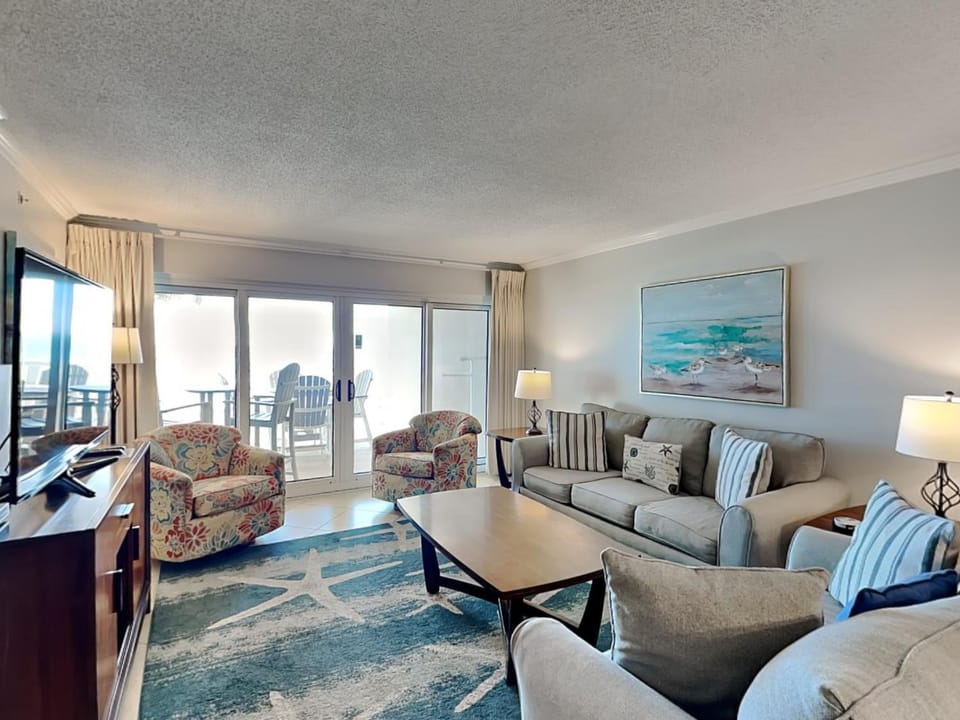TV and multimedia, Balcony/Terrace, Living room, Seating area