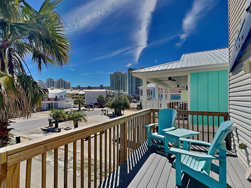 Property building, Neighbourhood, Balcony/Terrace, Seating area, City view, Shopping Area