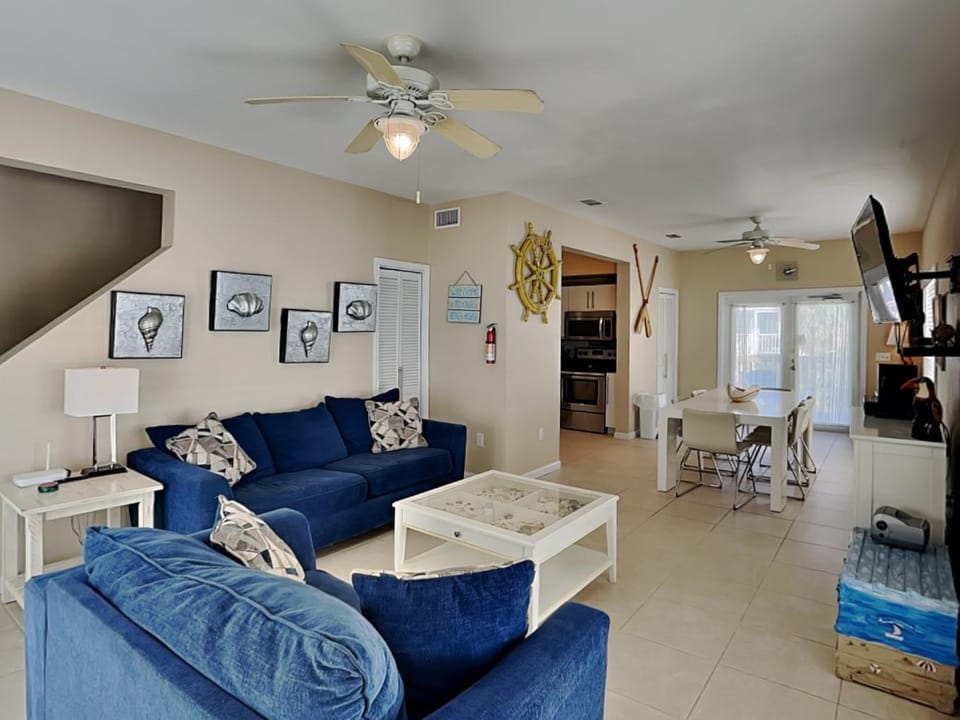 Living room, Seating area, Dining area, furniture, air conditioner