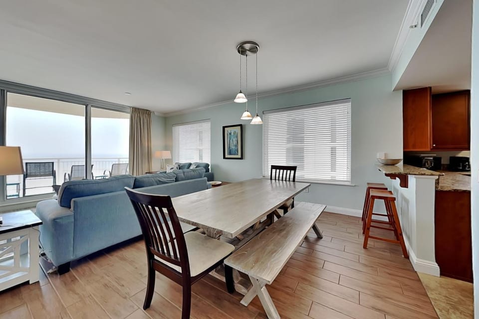 TV and multimedia, View (from property/room), Balcony/Terrace, Kitchen or kitchenette, Living room, Seating area, Dining area, Sea view, furniture