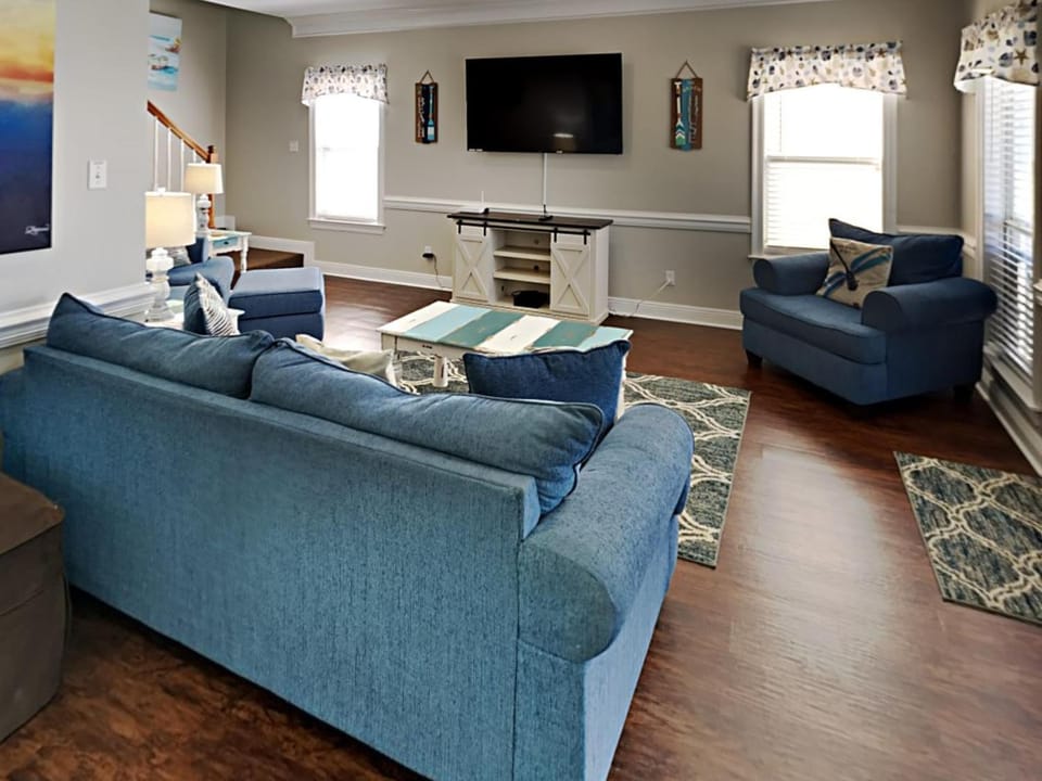 TV and multimedia, Living room, Seating area, furniture