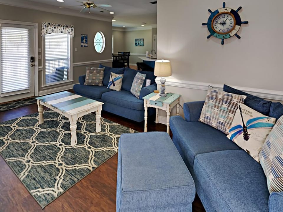 Living room, Seating area, furniture