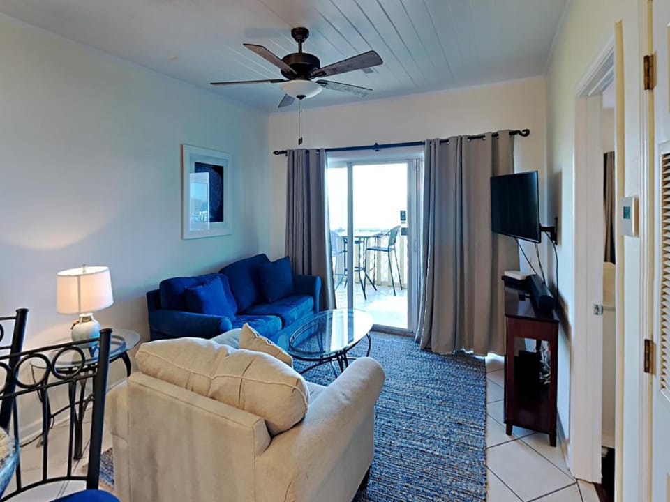 TV and multimedia, Balcony/Terrace, Living room, Seating area, furniture
